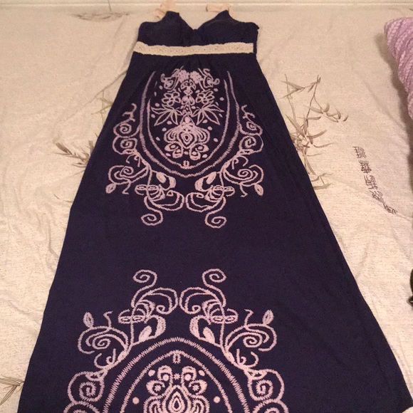Dress - Picture 1 of 7